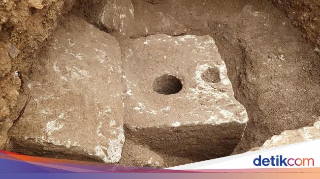 2,700 Years Old Toilet Found in Israel, Only Crazy Rich Owns