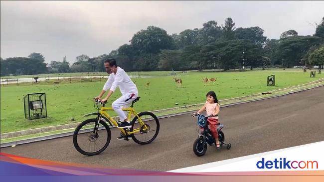 When Sedah Mirah sang, all Jokowi’s tiredness and sadness immediately disappeared