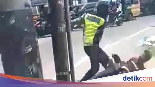 This is a Viral Video of North Sumatra Police Officers Who Bogem Residents