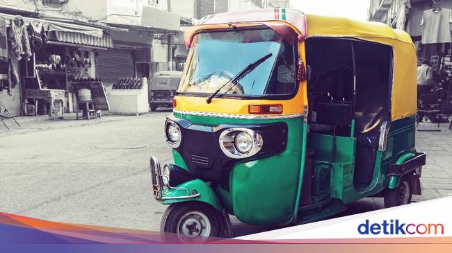 Buat Bayar Utang Lalu Dibagi Bagikan Dunia Otomotif<script async src=