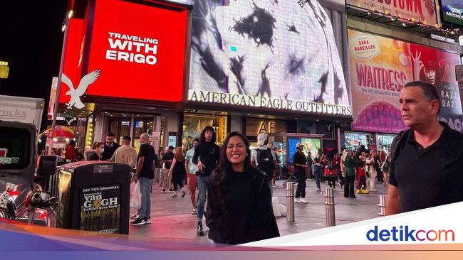 Momen Liburan Rachel Vennya Di Amerika Dari Times Square Sampai Disneyland