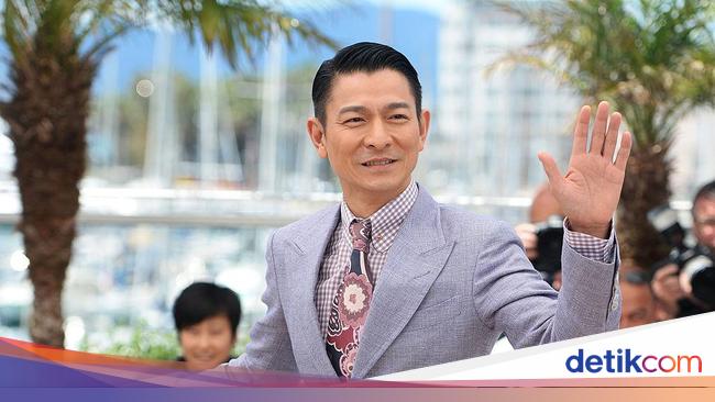 Andy Lau Cleaning the House, Left by ART Homecoming?