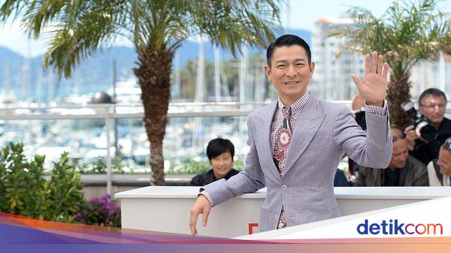 The story of a woman from Salatiga who was surprised that her adoptive father turned out to be Andy Lau