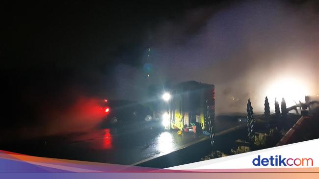 Serial Accidents of Chemical Tank Truck-Bus on Tangerang-Merak Toll Road, Traffic Jams