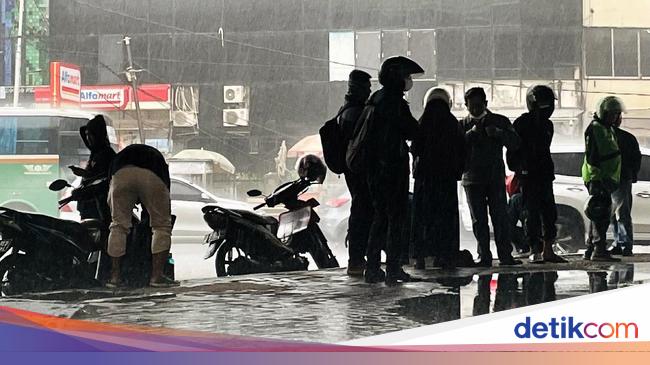 Heavy Rain in Jakarta, Beware of 6 Diseases After This Flood