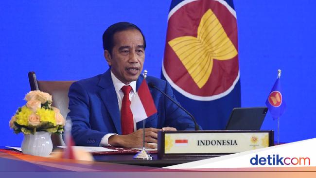 Puja Puji Berlanjut Dari Profesor Singapura Ke Jokowi
