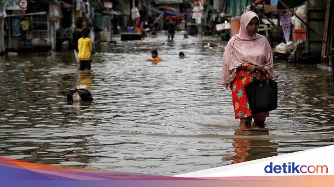 Anies Says Jakarta is Prepared to Be Surrounded by Floods from 3 Fronts