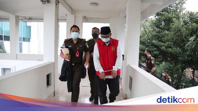 Kejati Jatim Tahan Tersangka Kredit Fiktif Yang Rugikan Rp 74 Miliar