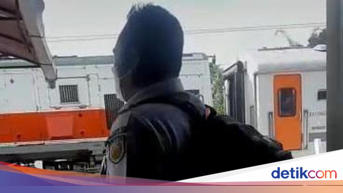 Viral Pegawai Ka Berangkat Kerja Dijemput Kereta Api Di Depan Rumah