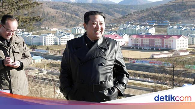 Kim Jong-Un orders citizens not to laugh at father’s death anniversary