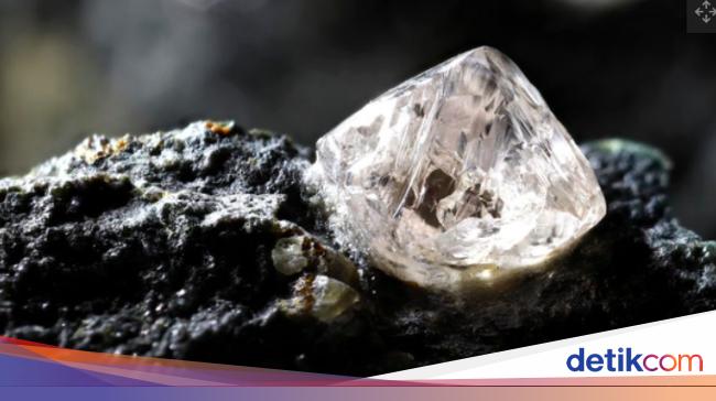 Diamonds from the Earth Contain Mysterious Minerals