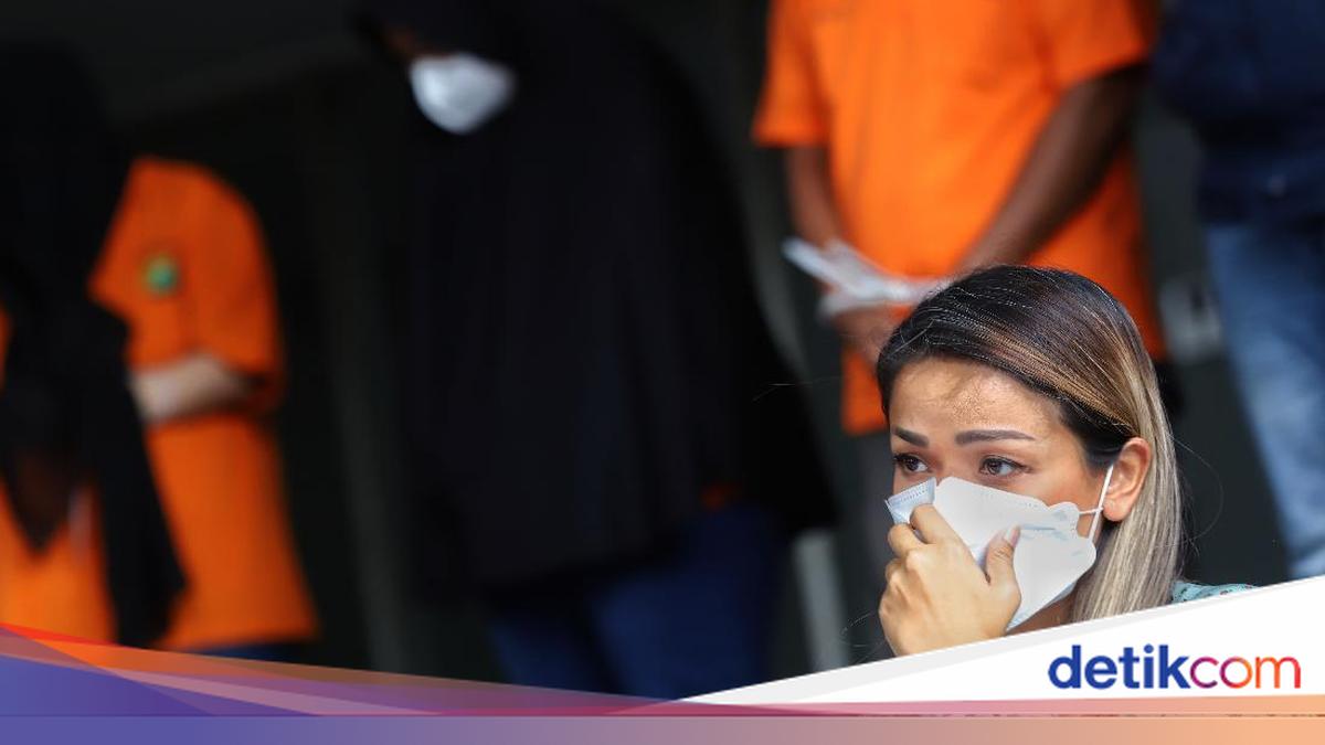 ART Riri Sempat Incar BPKB Tetangga Ibu Nirina Zubir