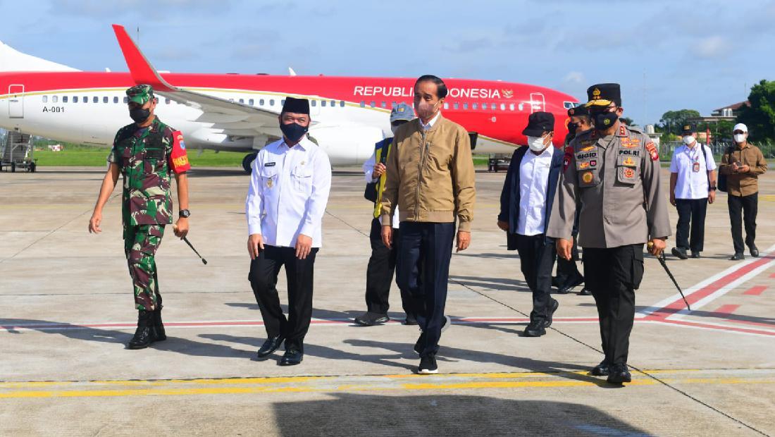 Resmikan Bandara Tebelian, Jokowi: Konektivitas Adalah Kunci!