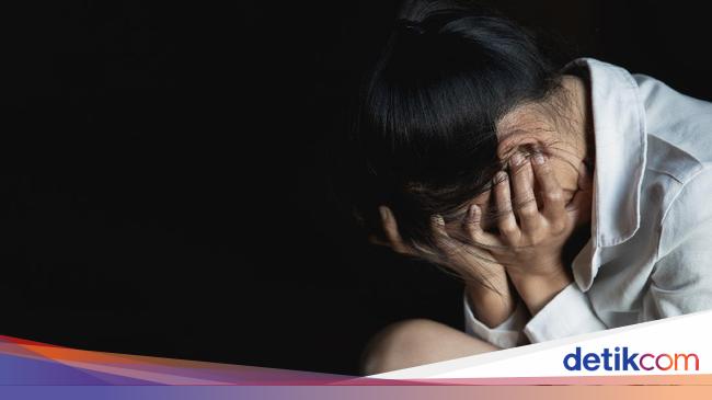 assault!  The fake shaman forces the mom to fuck 2 biological small children in Pekalongan