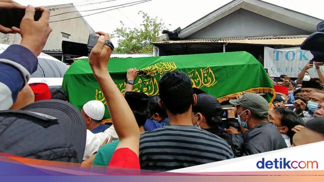 Jenazah Haji Lulung Tiba Di Rumah Duka Tahlil Pelayat Menggema