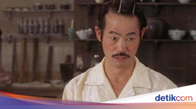 Yuen Wah, Bintang Kungfu Hustle yang Tetap Lincah di Usia 70 Tahun
