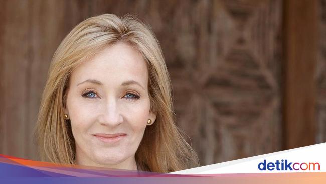 JK Rowling threatens to destroy following supporting Salman Rushdie