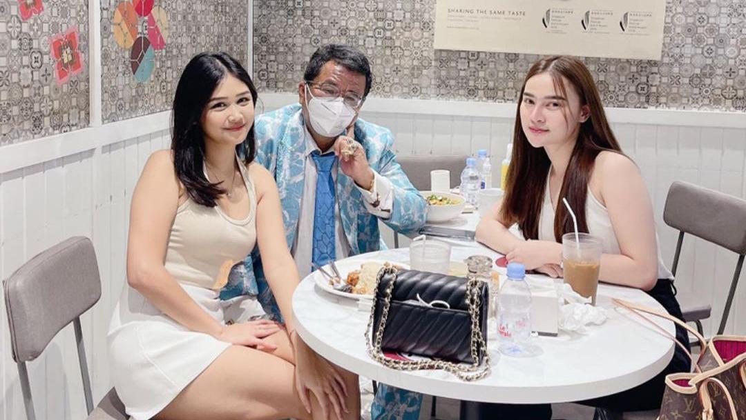 Hotman Paris Asyik Kulineran Bareng Aspri Cantik, Ini Momennya