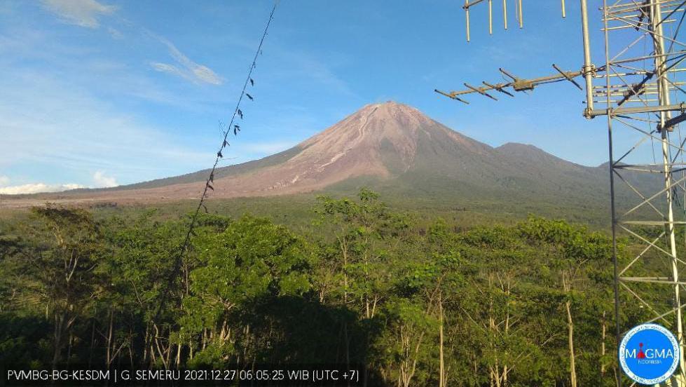 Gunung Semeru Masih Siaga, PVMBG Ingatkan Jarak Aman 5 KM Dari Kawah