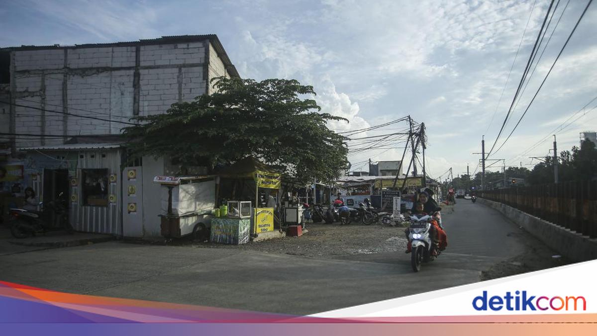 Pramono Janji Tuntaskan Jalan Sejajar Rel Pasar Minggu yang Mangkrak