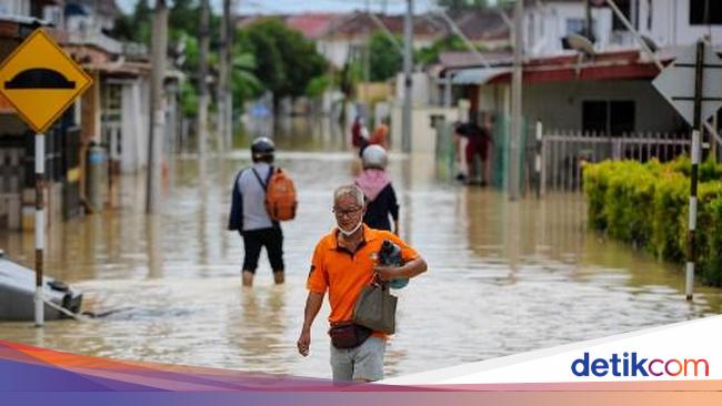 Make Floods a Tourist Attraction!