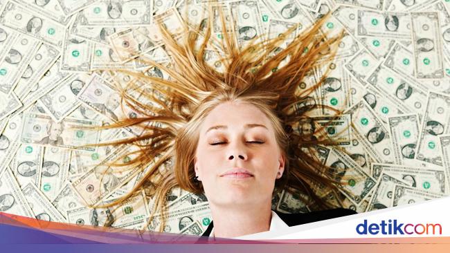 Arti Mimpi Dapat Uang Yang Bisa Jadi Pertanda Rezeki Atau Depresi