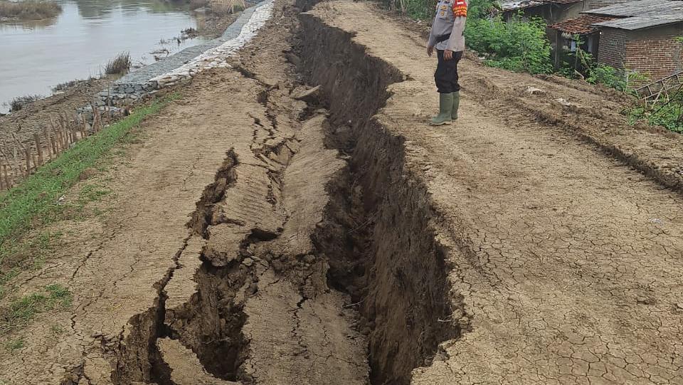 Tanggul Sungai Citarum Di Bekasi Ambles, 60 Ribu Warga Terancam Banjir!