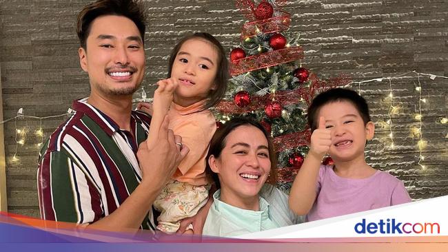 Javier Justin dan Tiffany Orie Sibuk Rawat Anak dengan Cerebral Palsy