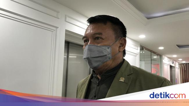 Unlike Jokowi, TB Hasanuddin Calls TNI Uniforms Domestic Products