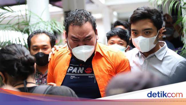 Momen Fico Fachriza Berurai Air Mata Peluk Rispo Ananta