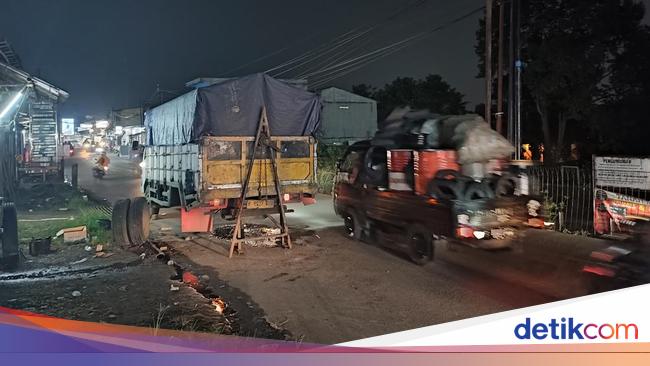 Truk Mogok dari Pagi di Bojong Gede Lalin Macet