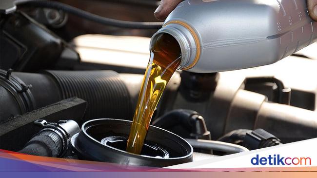 Ganti Oli Mesin Mobil, Patokannya Jarak Tempuh atau Lama Pemakaian?