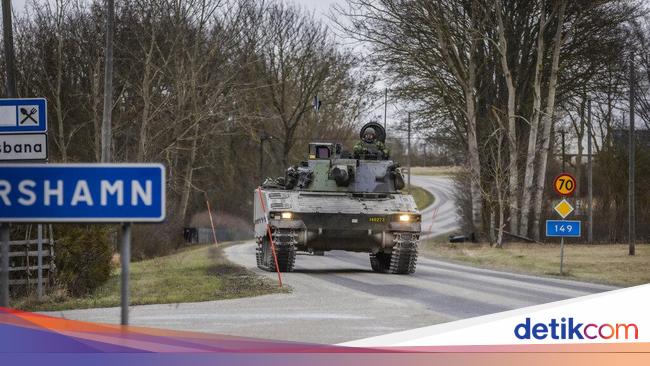 Swedish Tank Patrol Increases Preparedness for Russia