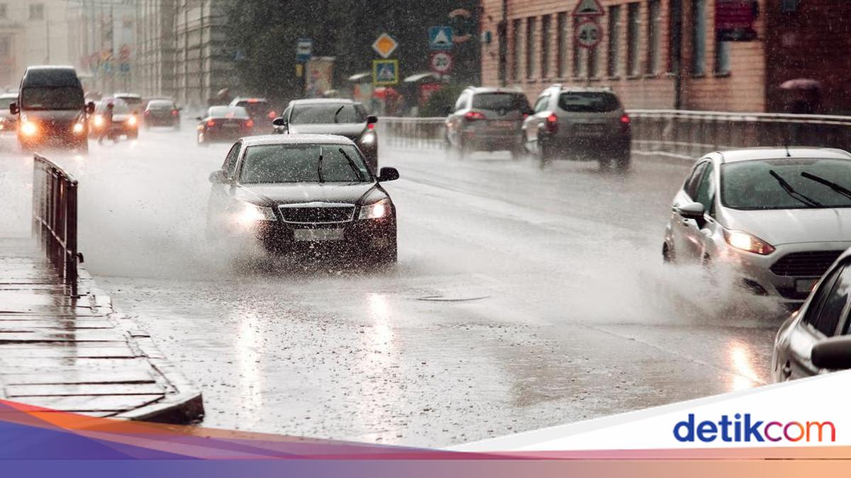 Solo Raya Berpotensi Hujan Lebat Disertai Angin dan Petir Hari Ini