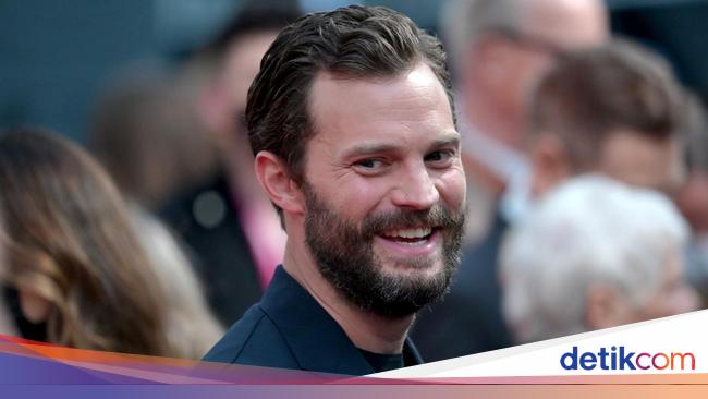 Jamie Dornan Almost Dies from Poisonous Caterpillars in Spain