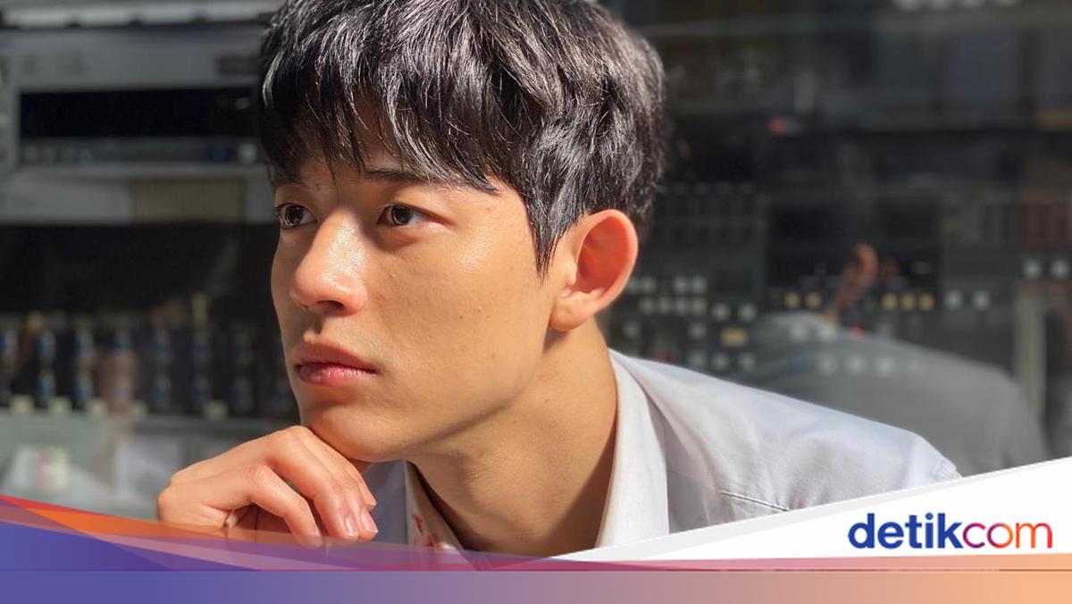 Rus sexi mebel yiguvchi mijozni sikdi