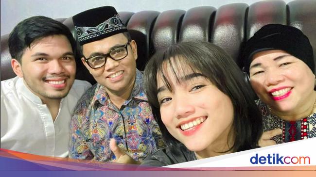 Thariq Halilintar Temani Fuji Ziarah ke Makam Vanessa Angel dan Bibi