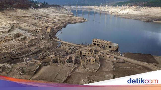 This is an old village in Spain that reappears after sinking 30 years