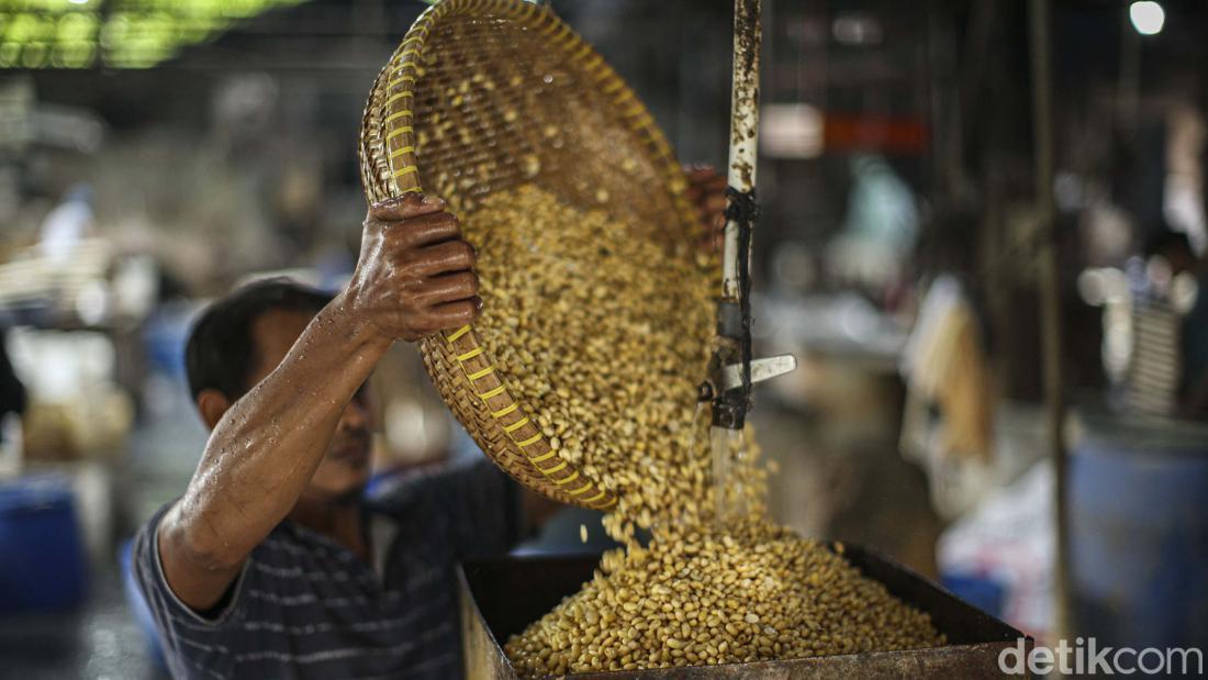 Mendag Sebut Harga Kedelai Naik Gara-gara Babi China, YLKI: Aneh!