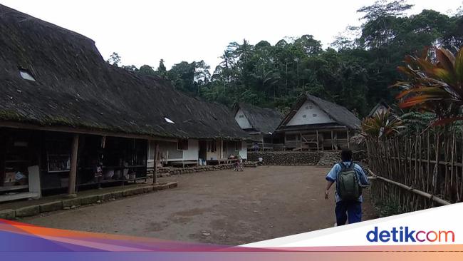 Menolak Listrik Demi Menjaga Tradisi di Kampung Naga