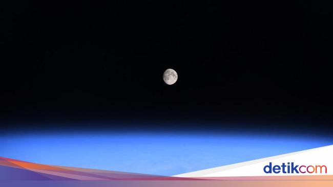 Amazing Full Moon Shot from Space