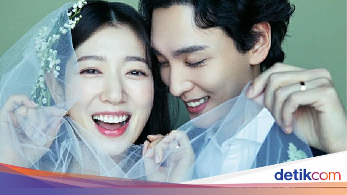 Viral Foto Park Shin Hye dan Choi Tae Joon Mesra Saat Liburan di Hawaii
