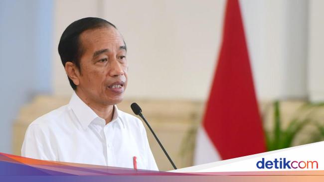 Asked to speak out loud, Jokowi only sings about stopping the war