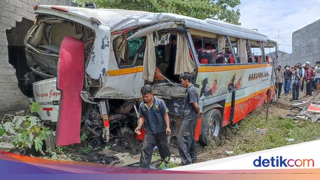 Sad Confession of Bus Driver Hit by Train, Falling 6 Victims