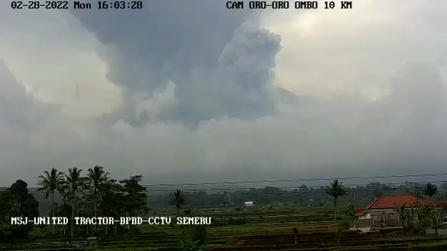 Gunung Semeru Kembali Luncurkan Awan Panas