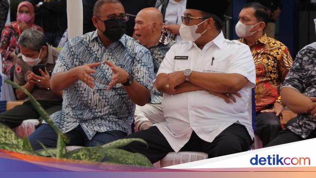 Ade Rosiade Bupati Pasaman Dukung Andre Rosiade Jadi Gubernur Sumbar