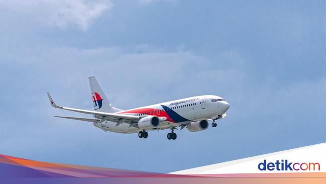 Malaysia’s Boeing 737-800 suddenly dives sharply