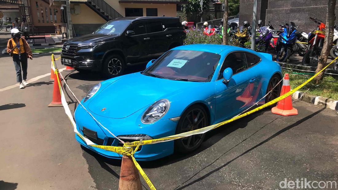 Pindah Garasi Ke Bareskrim, Ini Porsche Dan Belasan Motor Doni Salmanan