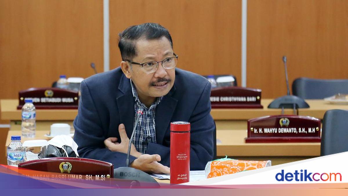 Wacana Garasi Syarat Perpanjang STNK Mobil, PDIP DKI: Dasar Aturannya Apa?