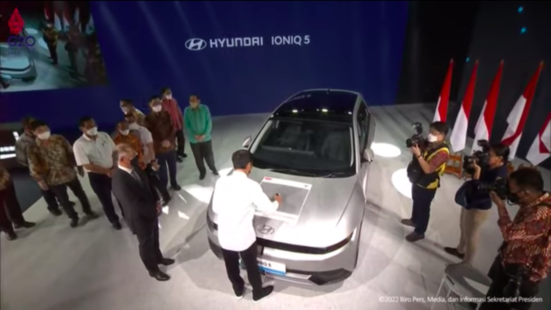 Jokowi Luncurkan Mobil Listrik Pertama 'Buatan' Indonesia, Hyundai Ioniq 5